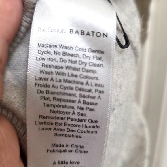 Aritzia The Group Babaton Women's V-Neck Soft Gray Sweater Long Sleeve 100% Cash - Picture 8 of 9